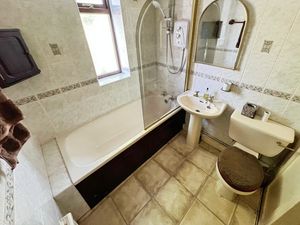 Bathroom - click for photo gallery